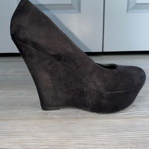Black Candie’s Wedges